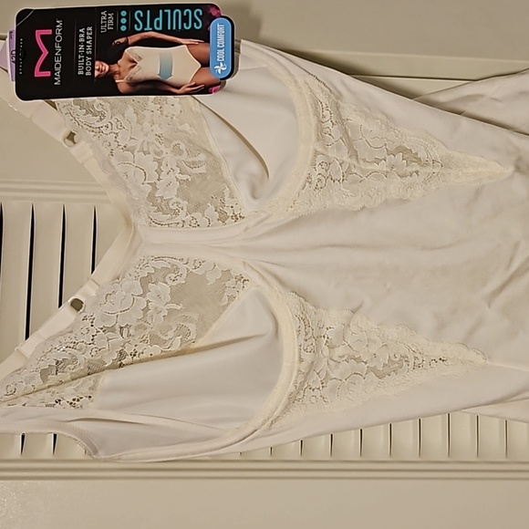Maidenform Built-in-Bra Body Shaper - Picture 2 of 3